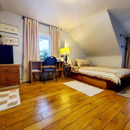 Merj'S Guest House In Wolesly Winnipeg Bagian luar foto