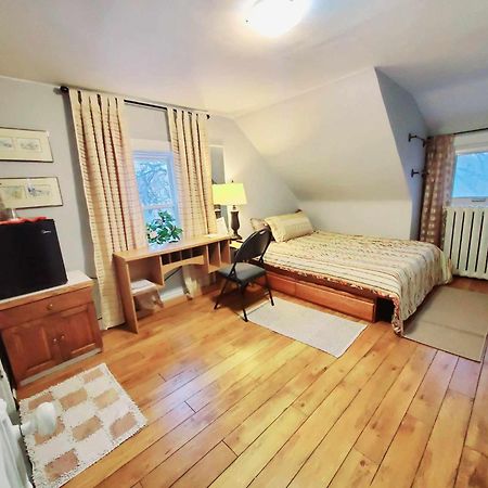 Merj'S Guest House In Wolesly Winnipeg Bagian luar foto