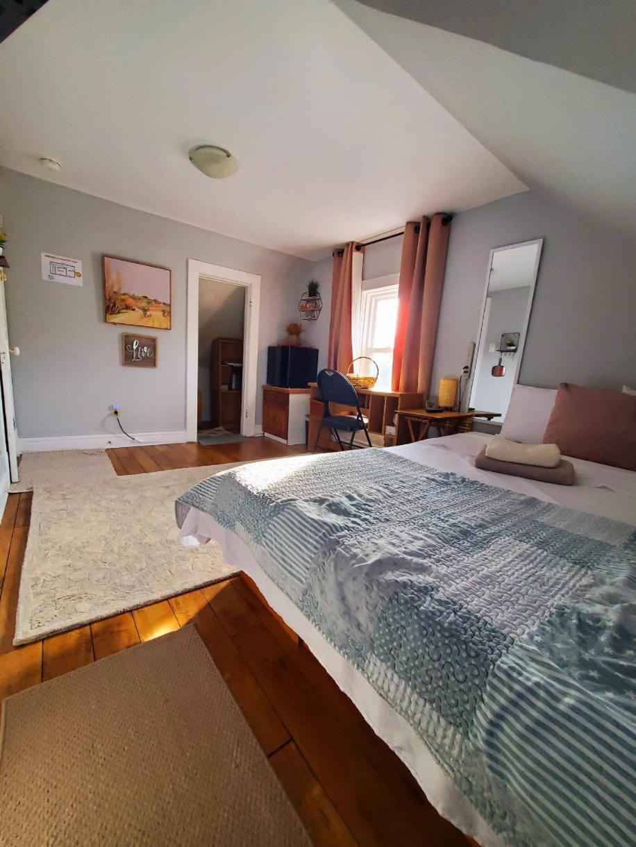 Merj'S Guest House In Wolesly Winnipeg Bagian luar foto